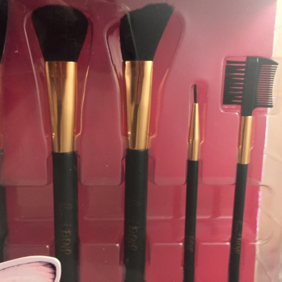 Makeup Brush Collection - Picture 3 of 4